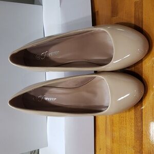 Forever. Tan Patten Man-Made Leather Wedge; Round Toe; Wedge Heel. Size 8 EUC